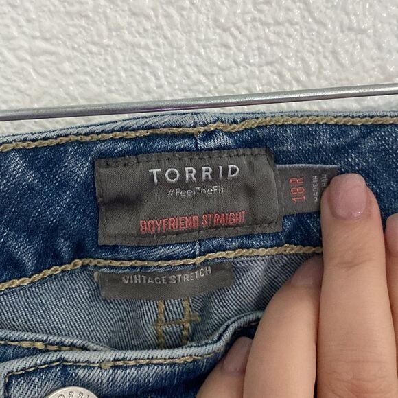 TORRID- boyfriend straight- distressed mid rise jeans- Size 18 - Picture 5 of 7